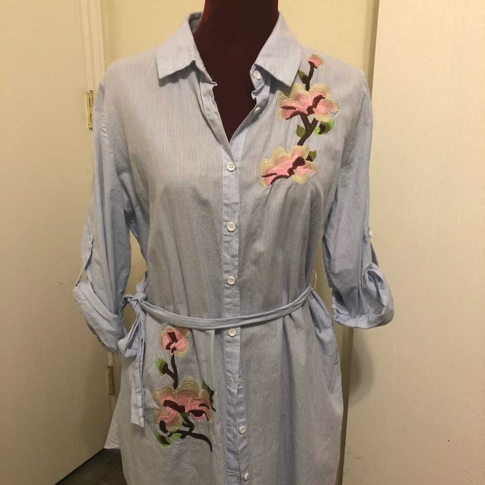 Davi $ Dani mini dress nicely embroider